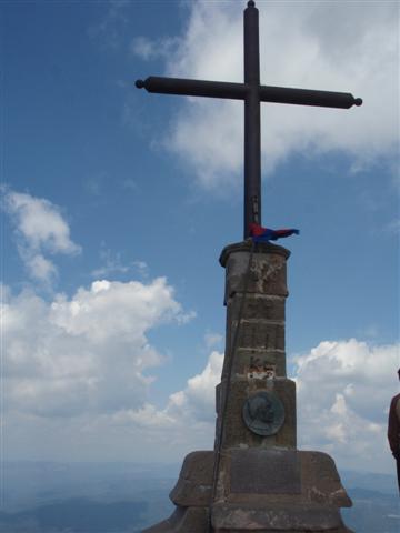 Cruz del Matagalls (aún resacosa de la Copa, Lliga, Champions)